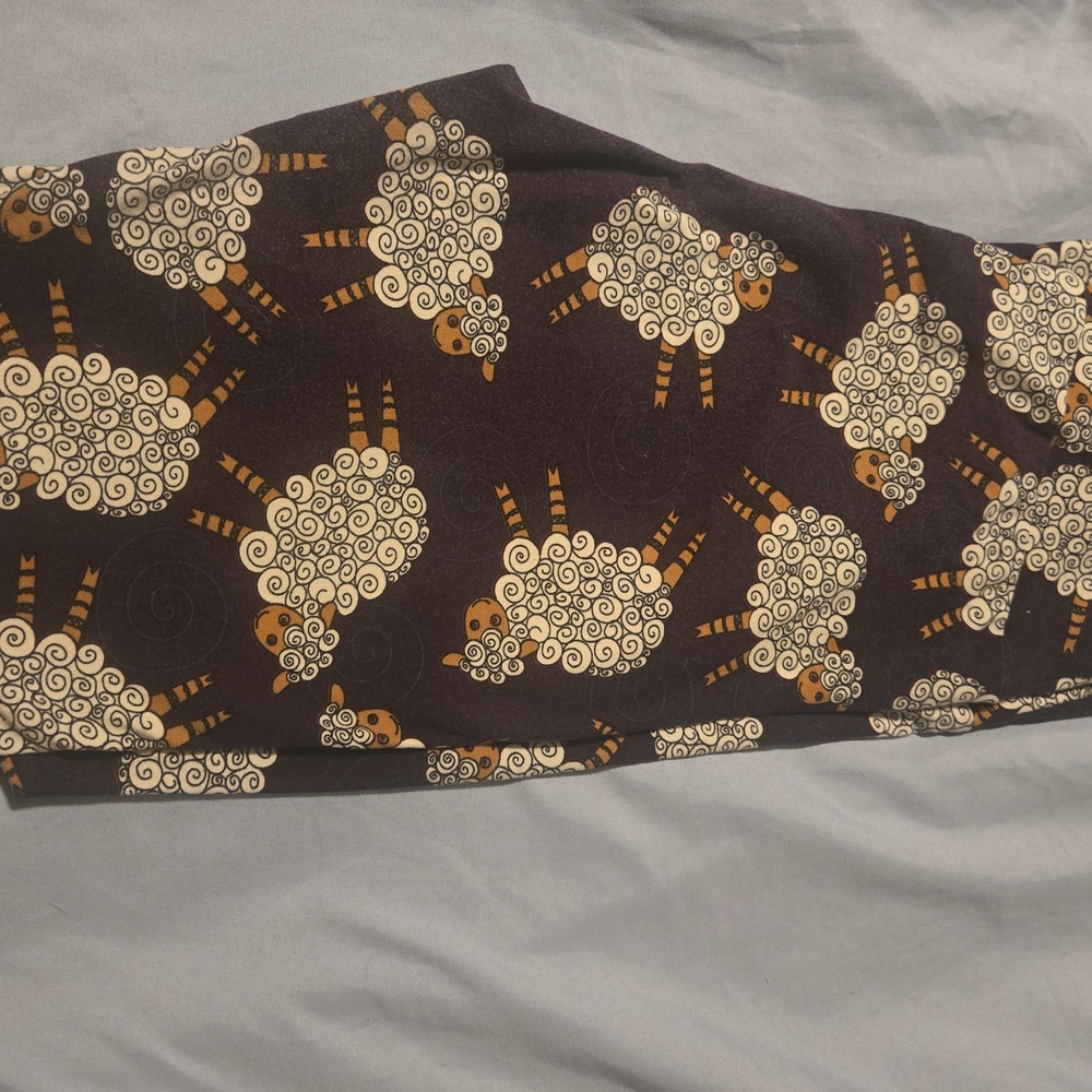 LuLaRoe Sheep Print Leggings - Black and White